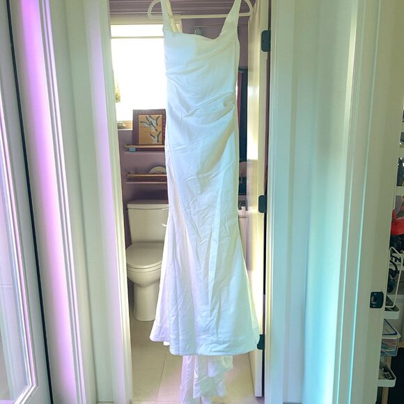 Emilie off white satin mermaid bridal gown size M - Picture 9 of 9